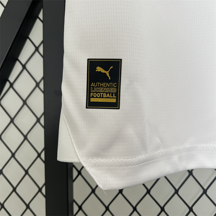 2024-25 Club Universidad Católica Home Kit